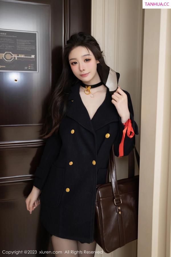 逗逗DouDou  [XiuRen]高清写真图 2023.10.08 No.7474 小逗逗 黑丝美腿第4张图片